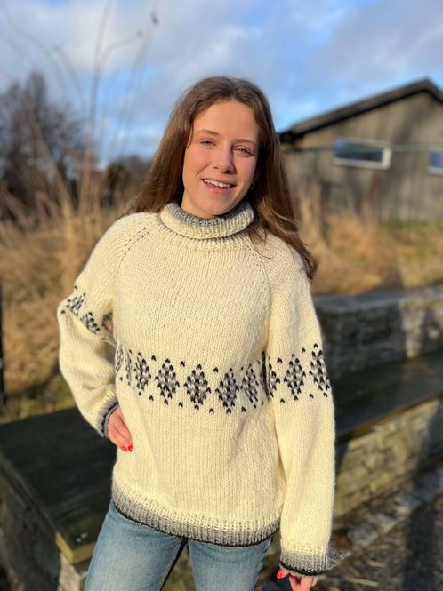 Hovedbilde Furuholmen-genser (oppskrift)