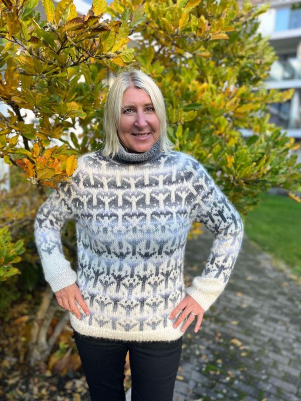 Elgr-genser, grå - Ferdigstrikka