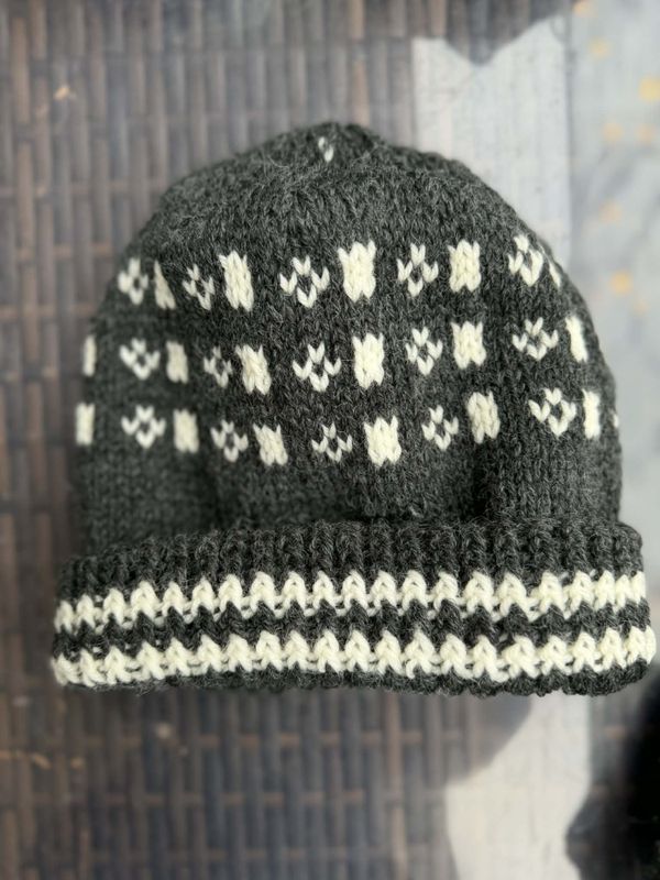Hat for Is sweater (pattern)