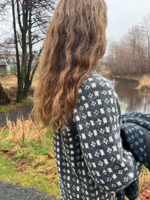 Hovedbilde Is-genser, mørk grå - Ferdigstrikka