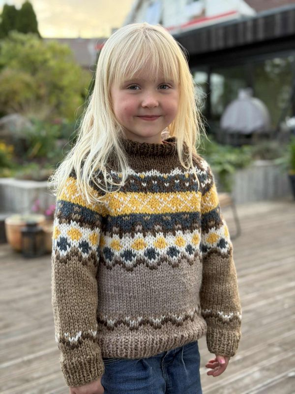 Helgholm-genser - Ferdigstrikka