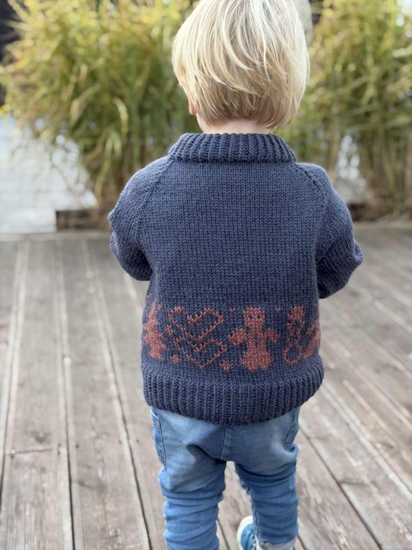 Pebberkage-genser - Ferdigstrikka