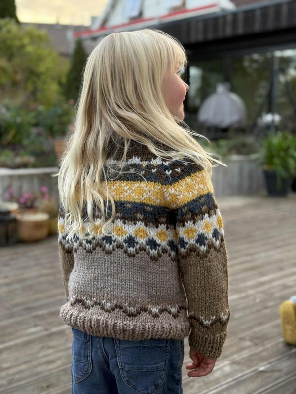 Helgholm-genser - Ferdigstrikka